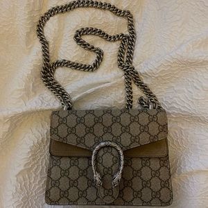 Pre-loved Gucci Dionysus bag